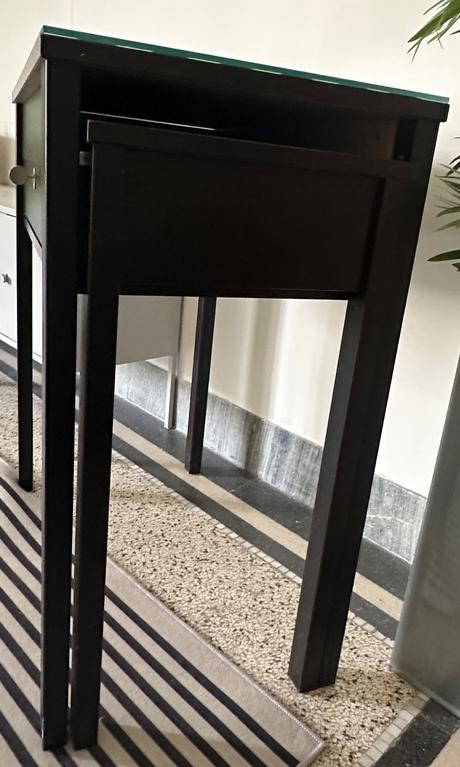 Rozťahovací stolík so šuflíkom, 