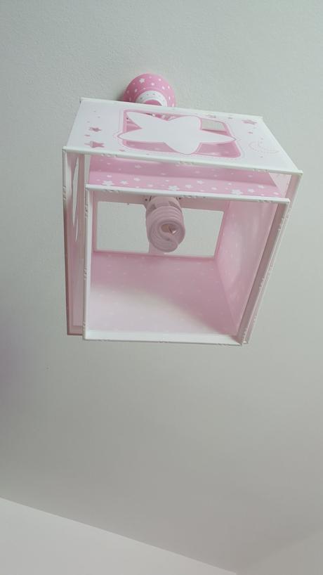 Stropné svietidlo s fosforeskujúcim efektom, 