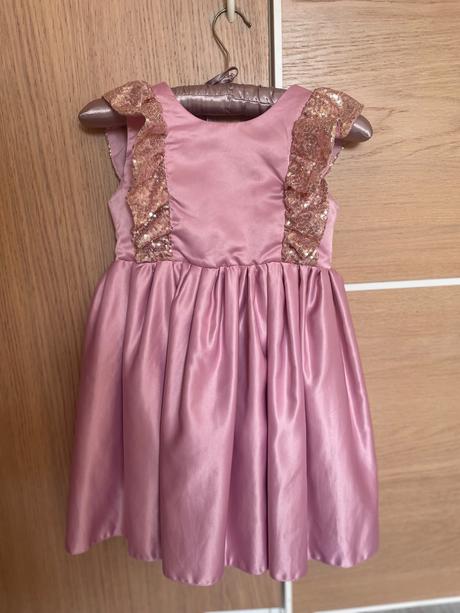 Luxusné dievčenské spoločenské šaty, 122