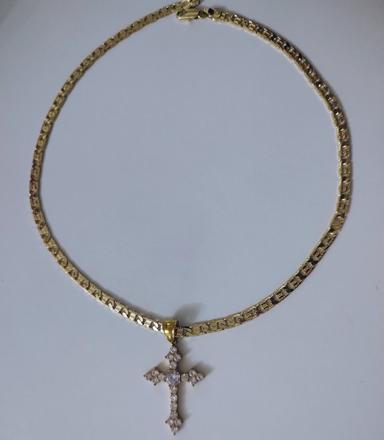 Ocelovy nahrdelnik s krizikom,