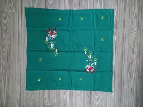 Vianočný obrus 70 x 72 cm ručná práca,