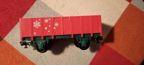 Vláčik vianočný -nákladny vagon - 22 x 10 x 9,5 cm,