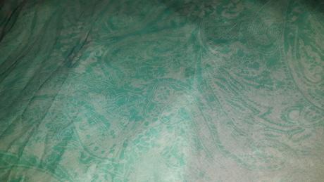 Veľká šatka s jemným folk vzorom,