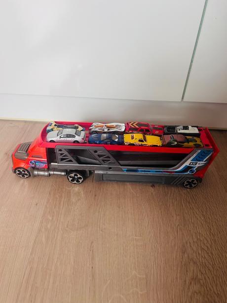 Nakladne auto hotweels,