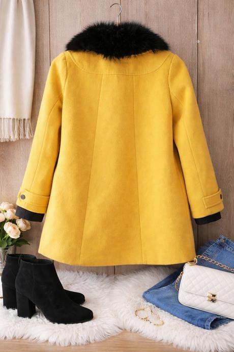 Elegantný žltý vlnený kabát, paleto strih, s