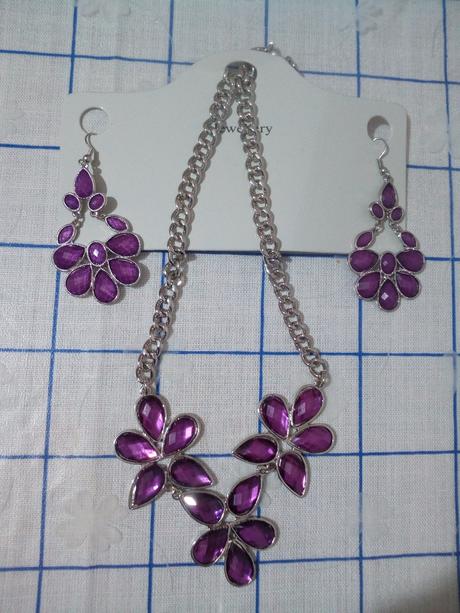 Sada náhrdelník a náušnice,