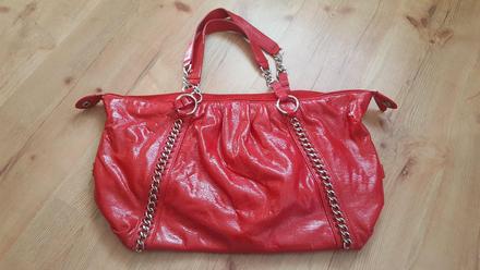 Červená kabelka,