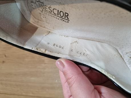 Cierne lakove lodicky, 36