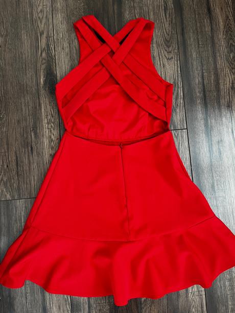 Červené šaty s holým chrbtom, zara,s