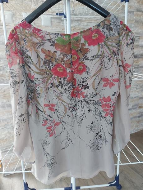 Kvetinová blúzka, 38