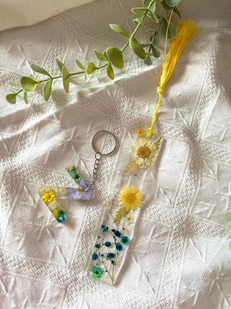 Ručne vyrobené živicové kľúčenky, 