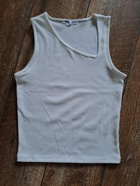 Tričko s asimetrickym výstrihom, sinsay,s