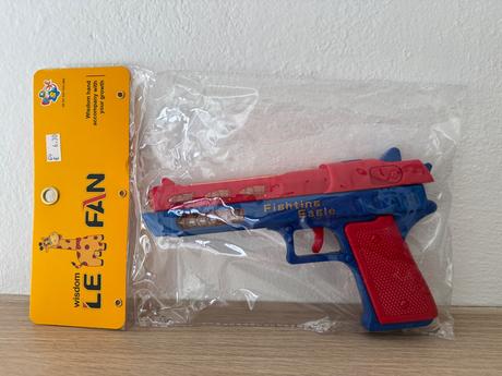 Pištol so svetlom a zvukom,