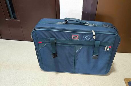 Velky, lahky cestovny kufor 70x50x20 cm, 