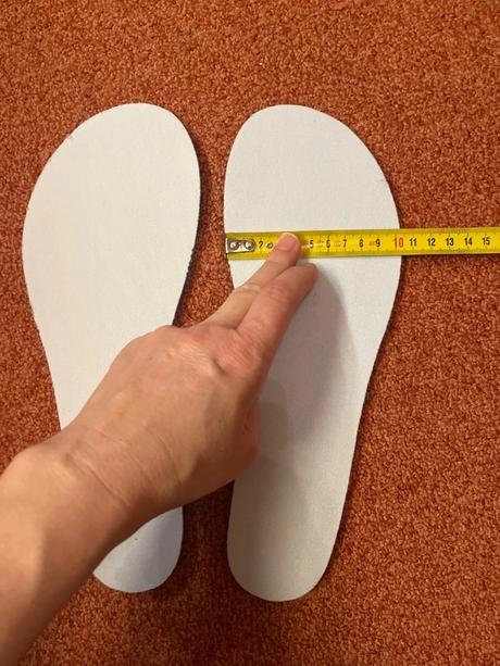 Barefoot poltopanky, 45