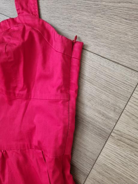 Červené elastické šaty s čipkou veľ. m, m