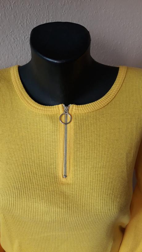 Žlté tričko so zipsom, s