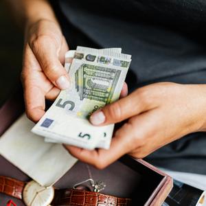 Je možné mesačne investovať 30 EUR do ETF fondov?