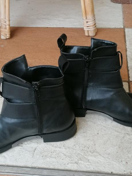 Štýlové kotníkové čierne čižmičky, 40