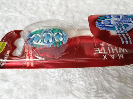 Zubná kefka colgate max white one, 