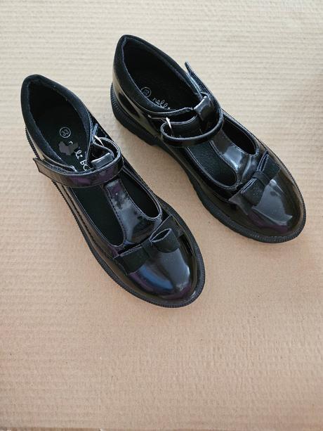 Balík topánok 33, 33