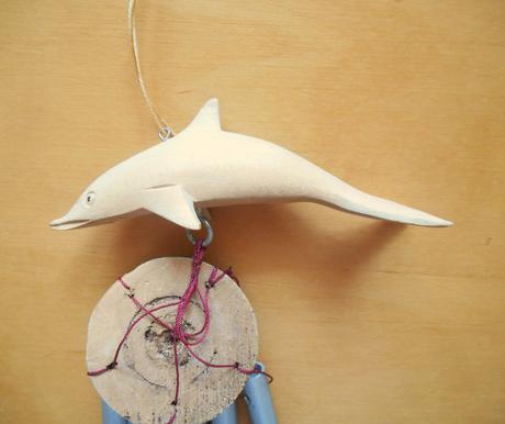 Zvonkohra s delfínmi,