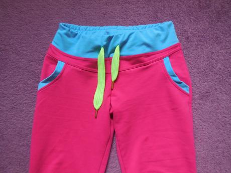 Dámske alebo dievčenské kraťasy, m