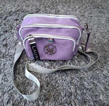 Fialová crossbody, 