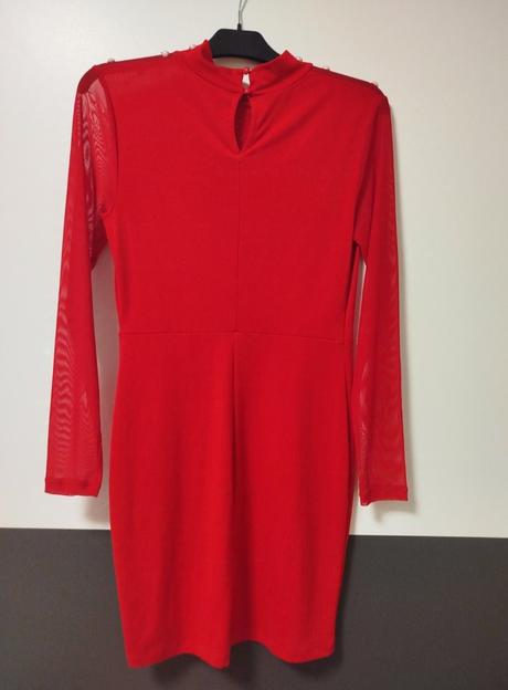 Moderné šaty s nádhernými detailami, 