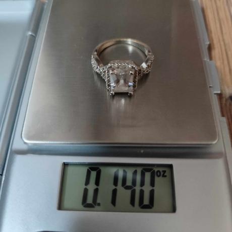 Nádherný strieborný prsteň,