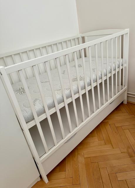 Drevena biela postielka so suflikom, šírka (cm): 60,dĺžka (cm): 120