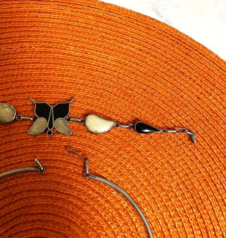 Zaujímavý perleťový náramok,