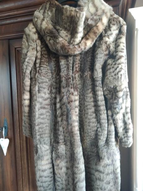Kožuch (bunda) s kapucou č.44 (xl), 44