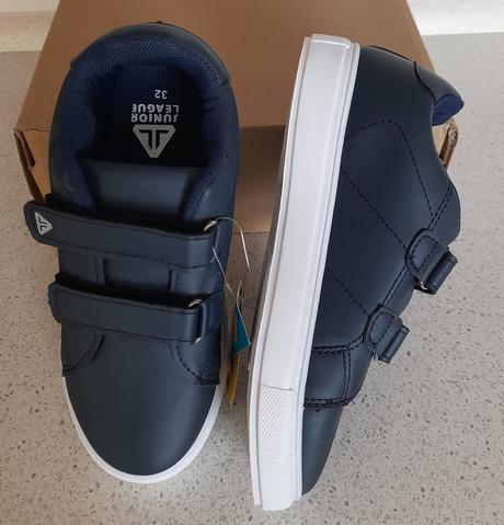 Tenisky nove vel.32, 32