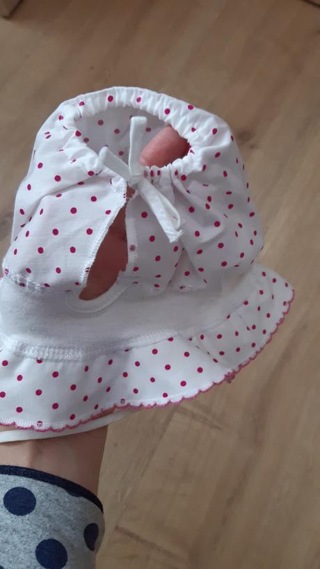 Klobúčiky s uškami, 42