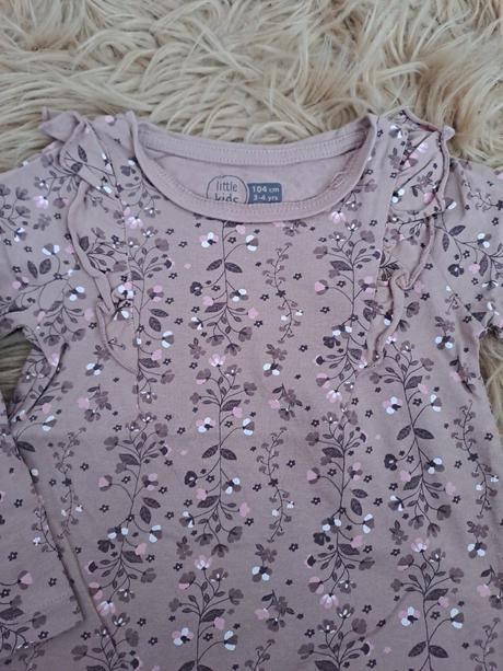 Tričko s volánikmi, 104