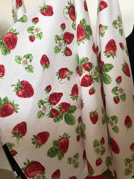 Kuchynská utierka s jahodami, 