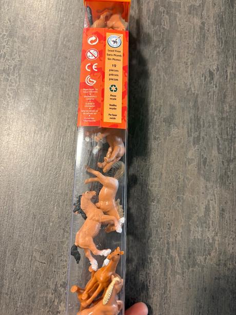 Safari ltd. -kone z farmy mix v tube, 