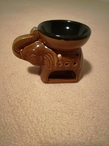 Slon- dekorácia/nádobka na vonný olej,