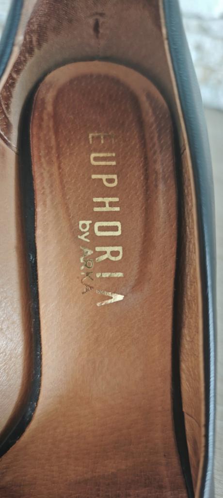 Elegantné čierne celokožené lodičky, 39