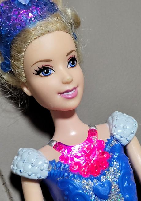 Svietiaca popoluška disney princess,