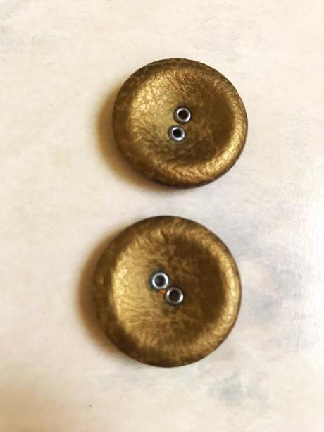 Zlatohnedé gombíky 8 ks, 