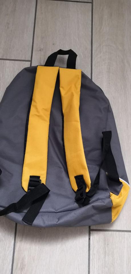 Menší horcicovo sivy ruksak slovensko, 