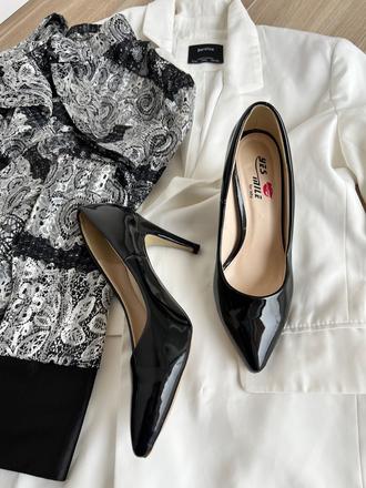 Čierne lodičky, 36