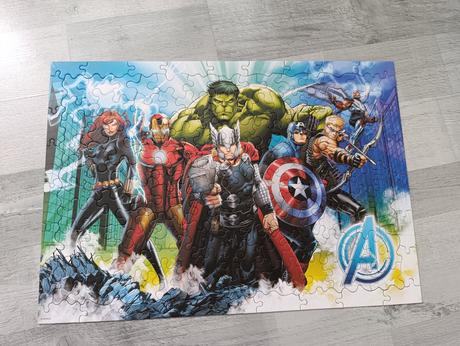 Puzzle avengers 160ks nepravidelné tvary,