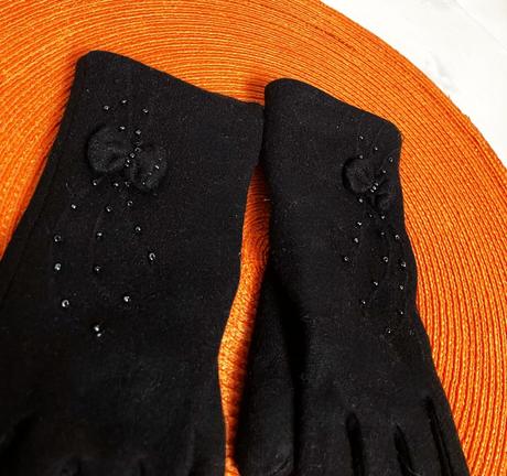 Rukavice s korálkami, 140