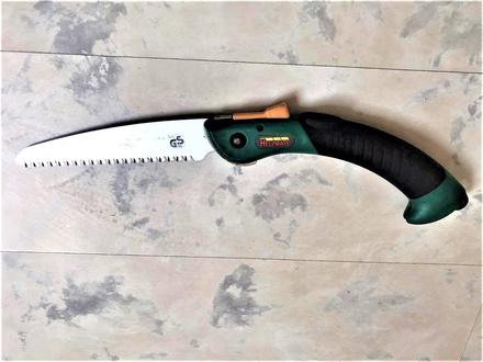 Zúbkovaná skladacia ručná pílka,