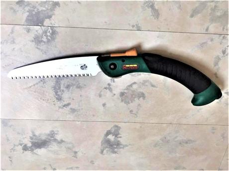 Zúbkovaná skladacia ručná pílka,