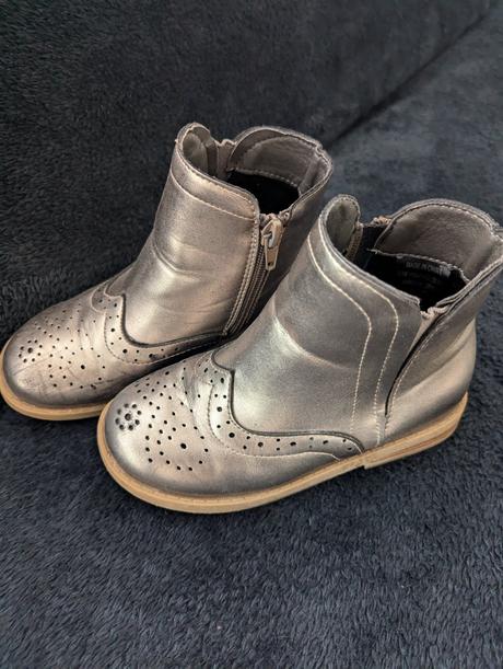 Prechodné čižmičky, 28