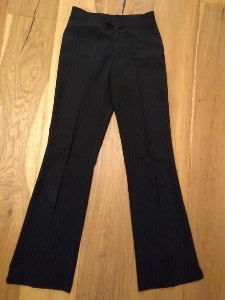 Čierne pásikavé nohavice, s